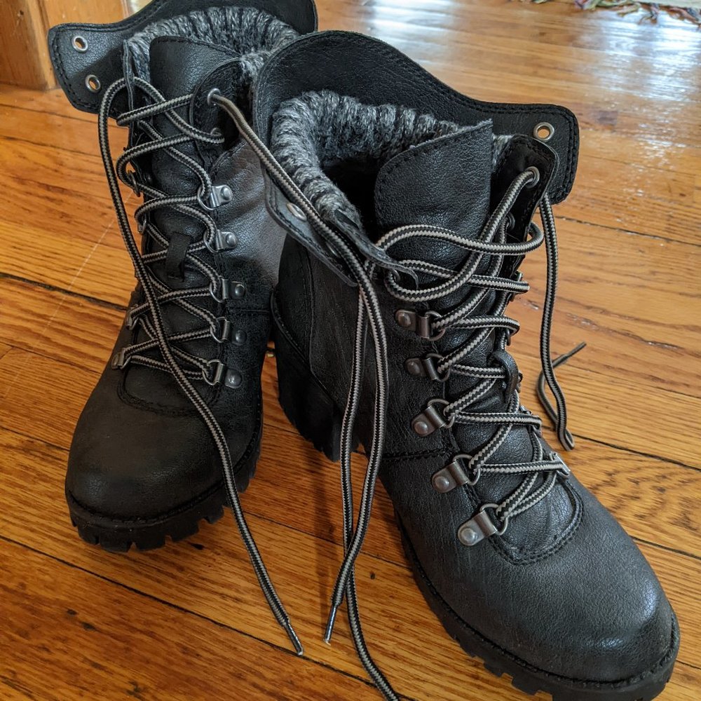 Union Bay Black Moto Lace stacked Heeled Ankle boot, size 8